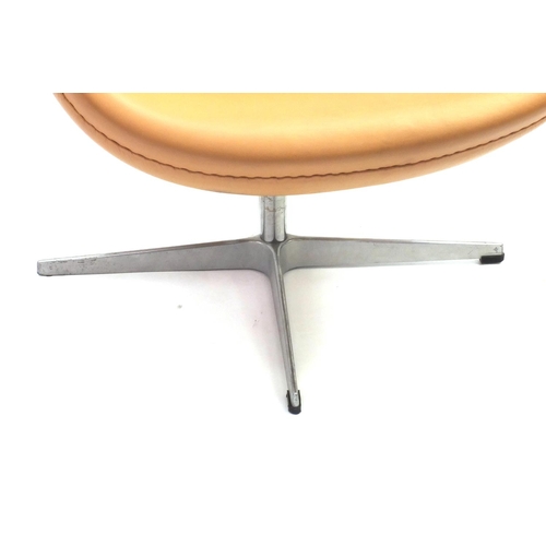 2079 - Arne Jacobsen design Swan chair, 87cm high