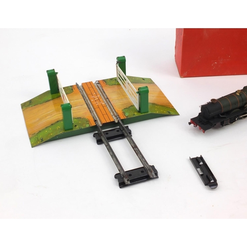 425 - OO gauge model railway comprising Dorchester Castle locomotive and tender, Hornby Mail coach set and... 