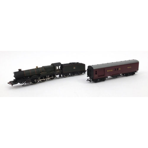 425 - OO gauge model railway comprising Dorchester Castle locomotive and tender, Hornby Mail coach set and... 