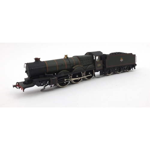 425 - OO gauge model railway comprising Dorchester Castle locomotive and tender, Hornby Mail coach set and... 