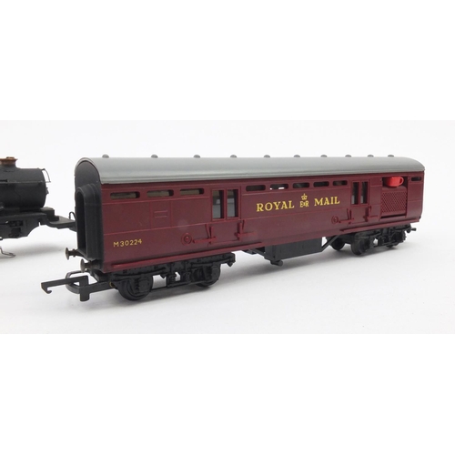 425 - OO gauge model railway comprising Dorchester Castle locomotive and tender, Hornby Mail coach set and... 