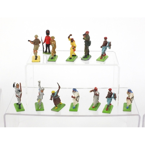 385 - Britain's plastic soldiers, figures with accessories including Zulu's