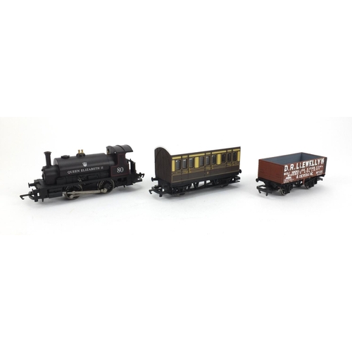 414 - Hornby OO gauge railway, all boxed comprising Queen Elizabeth II '80' Collector Club Locomotive, adv... 