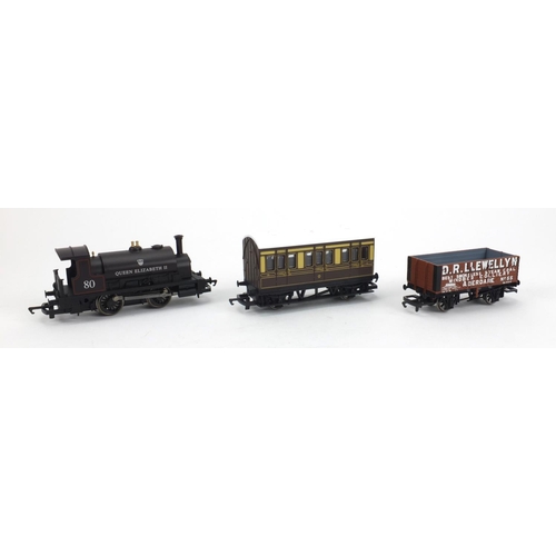 414 - Hornby OO gauge railway, all boxed comprising Queen Elizabeth II '80' Collector Club Locomotive, adv... 