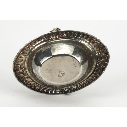 827 - American Gorham silver bonbon dish in the form of a basket with swing handle, stamped sterling to th... 