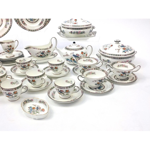 2152 - Wedgwood Kutani Crane pattern dinner and teaware including teapot, lidded tureen, plates, bowls, cup... 