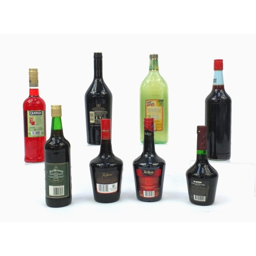 2199 - Eight bottles of alcohol mostly liqueur including 1l bottle of Baileys, two 70cl bottles Tia Maria a... 