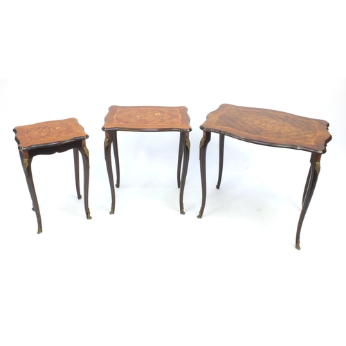 2050a - Nest of three Sorento style occasional tables with brass fittings, the largest 58cm high x 62cm wide... 