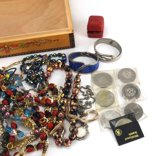 253 - Vintage and later costume jewellery including necklaces, bracelets, wristwatches etc with a group of... 