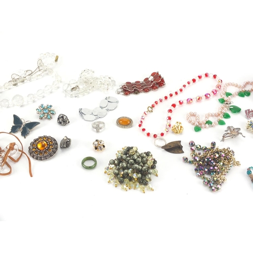 257 - Vintage and later costume jewellery including brooches, necklaces, rings etc