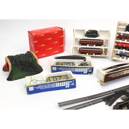 230 - Model railway items including boxed Hornby examples, Meccano track, Lima carriages etc