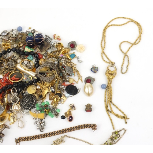 254 - Assorted costume jewellery including necklaces, cuff links, brooches, earrings etc