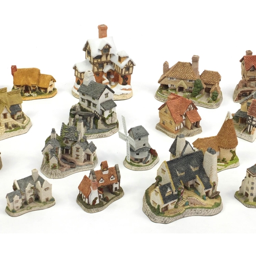 429 - Approximately thirty David Winter cottages, mostly boxed, the largest 16cm in L