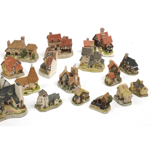 429 - Approximately thirty David Winter cottages, mostly boxed, the largest 16cm in L