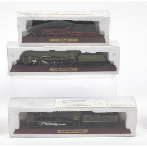 140 - Model locomotives, mostly boxed including Flying Scotsman and Plmmountain class examples, the larges... 