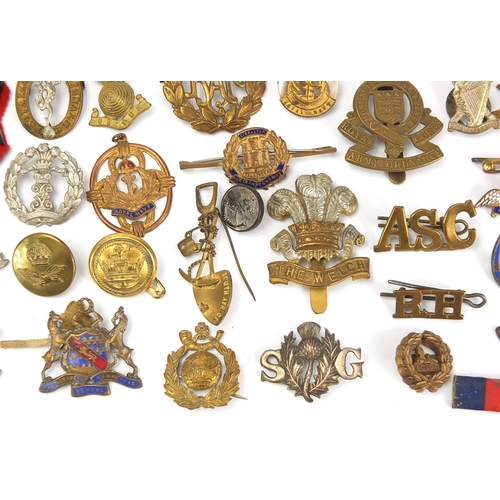 187 - Military interest cap badges, cloth insignia and a German medal including Sheffield University, Midd... 