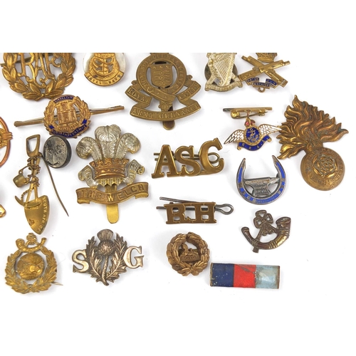 187 - Military interest cap badges, cloth insignia and a German medal including Sheffield University, Midd... 