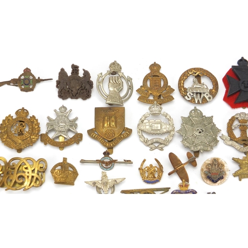 187 - Military interest cap badges, cloth insignia and a German medal including Sheffield University, Midd... 