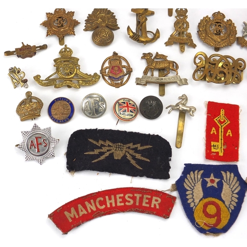 187 - Military interest cap badges, cloth insignia and a German medal including Sheffield University, Midd... 