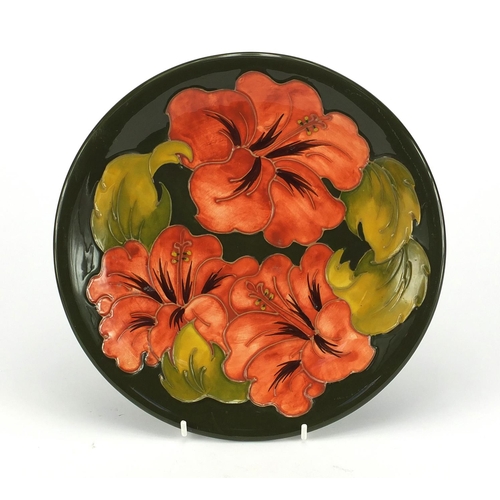 2115 - Moorcroft hibiscus patterned plate, 26cm in diameter