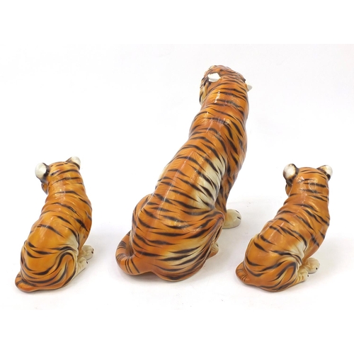 2066 - Hand painted ceramic tiger with two cubs, the largest, 70cm in length