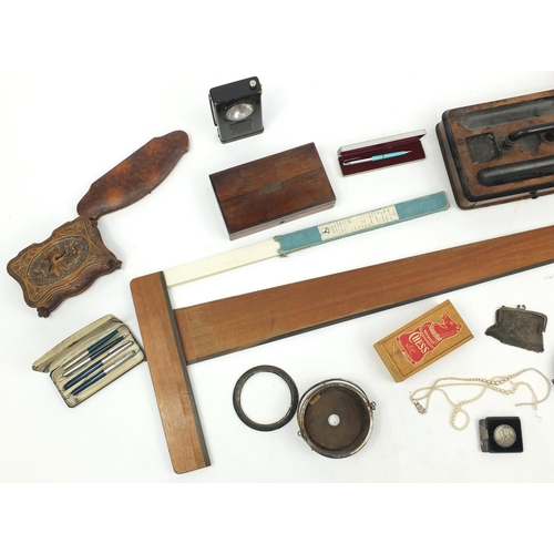 203 - Box of items including wooden desk stand, simulated pearl necklaces, vintage leather tape measures, ... 