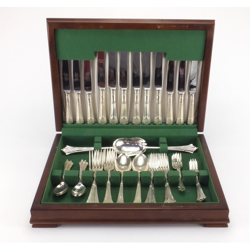 2090 - Six place canteen of Sheffield silver plated cutlery, the canteen 41cm wide