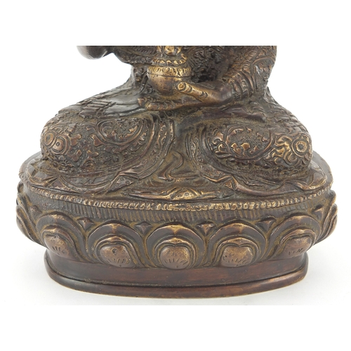 2124 - Chino Tibetan Buddha seated in the lotus position, 22cm high