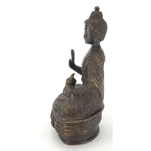 2124 - Chino Tibetan Buddha seated in the lotus position, 22cm high