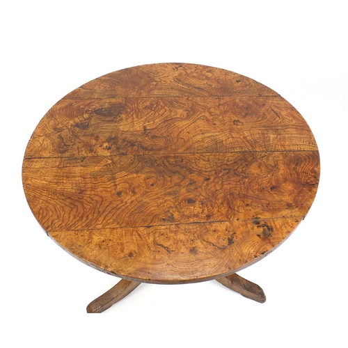 2015 - Circular yew tilt top table and a harlequin set of four Windsor elm stick back elbow chairs