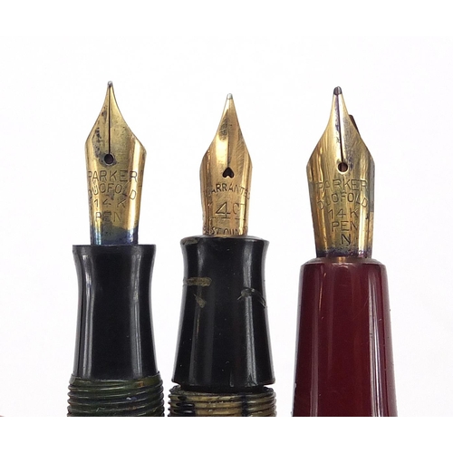 113 - Three fountain pens comprising green and gold flecked Parker Moderne, red Parker Duofold and a Steph... 