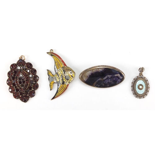 1044 - Vintage jewellery including a garnet cluster pendant, blue John brooch, enamelled fish pendant etc t... 