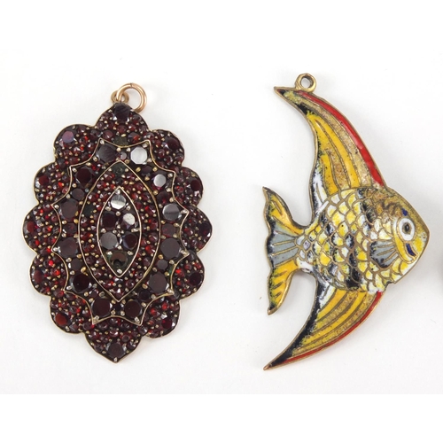 1044 - Vintage jewellery including a garnet cluster pendant, blue John brooch, enamelled fish pendant etc t... 