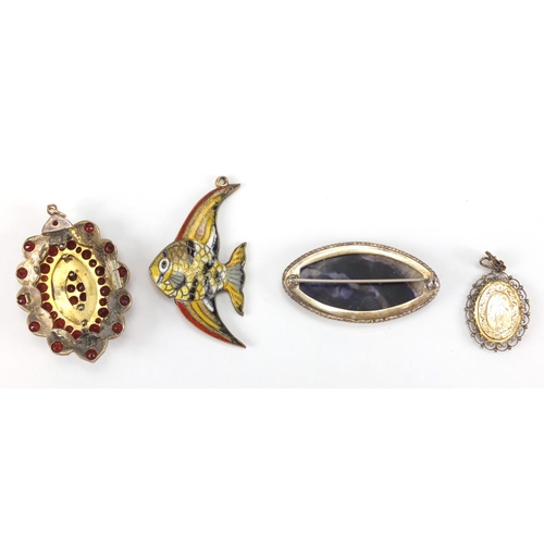 1044 - Vintage jewellery including a garnet cluster pendant, blue John brooch, enamelled fish pendant etc t... 