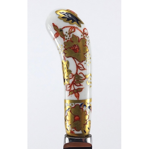709 - Six Royal Crown Derby Imari pattern butter knives, retailed by T Goode & Co, each 12.5cm in length
