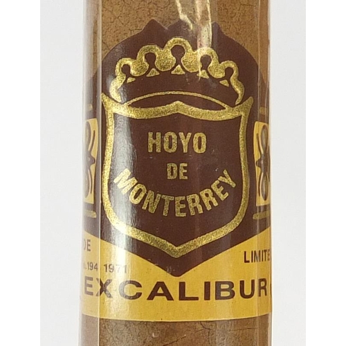100 - Box of hand made Hoyo De Monterrey Excalibur cigars