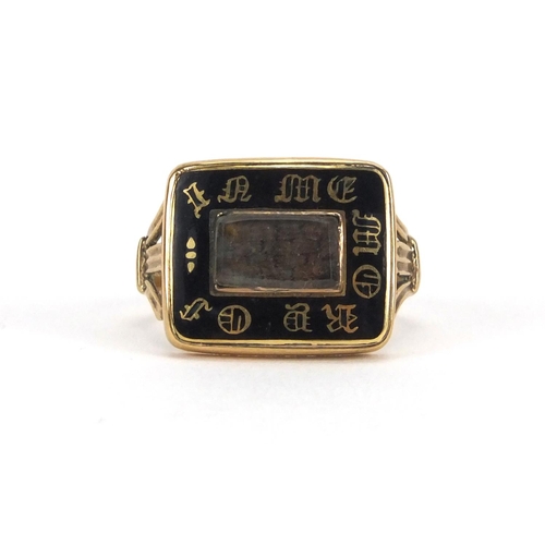 1030 - 9ct gold black enamel mourning ring - In Memory Of, with central glass panel, size M, approximate we... 