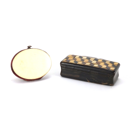 68 - Miscellaneous objects including a rectangular horn snuff box with inlaid check design hinged lid, Mo... 