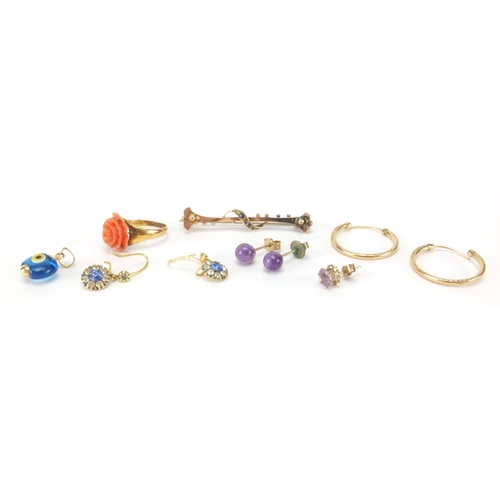 2539 - Assorted gold jewellery including a 9ct gold coral rose ring, bar brooch, hoop earrings etc, approxi... 