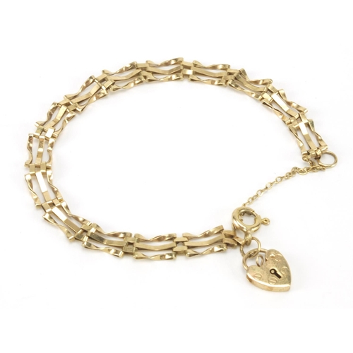 2542 - 9ct gold three row gate bracelet wit love heart padlock, 16cm in length, approximate weight 4.3g