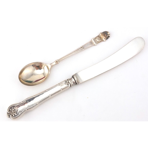 2429 - Set of six Victorian silver tea spoons and sugar tongs, together with a set of six silver handled bu... 