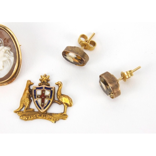 2530 - 9ct gold jewellery comprising a half sovereign brooch mount, cameo brooch, pair of citrine earrings ... 