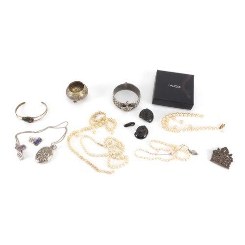 2673 - Assorted costume jewellery including simulated pearls, silver locket, Middle Eastern silver coloured... 