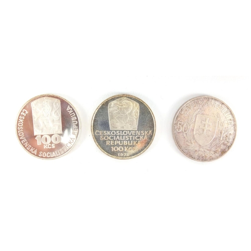 2467 - Slovakian, Czechoslovakian and Malta silver coins, including a 200 Slovak commemorative crown, 1964 ... 