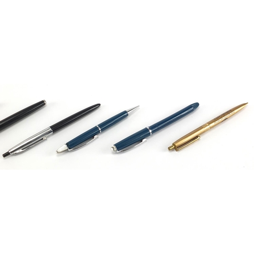 2396A - Pens and propelling pencils including Parker and a blue and guilloche enamel propelling pencil