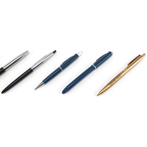 2396A - Pens and propelling pencils including Parker and a blue and guilloche enamel propelling pencil