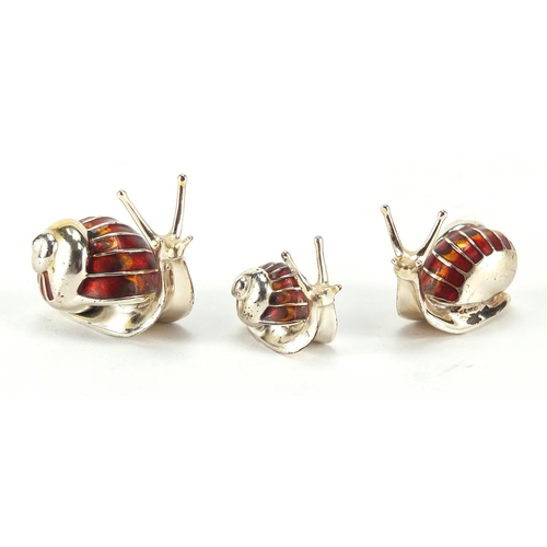 2410 - Graduated set of three Saturno silver and enamel snails, the largest 4cm in length, approximate weig... 