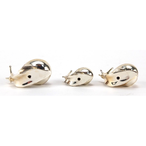 2410 - Graduated set of three Saturno silver and enamel snails, the largest 4cm in length, approximate weig... 