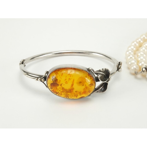 2616 - Assorted jewellery comprising silver and natural amber bangle, enamelled silver bracelet, cultured p... 