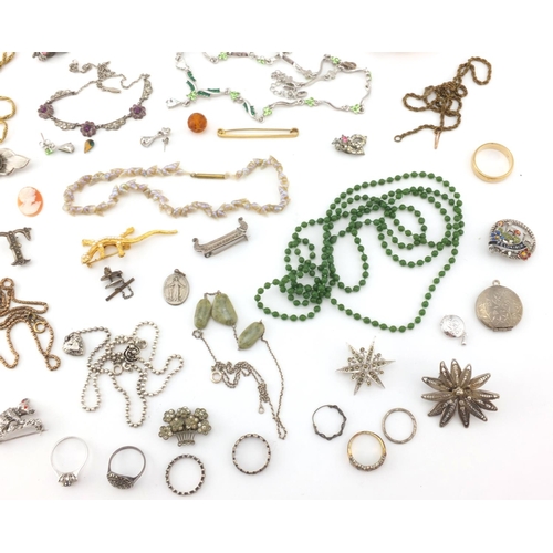 2671 - Vintage and later jewellery including silver brooches, marcasite items, rings etc